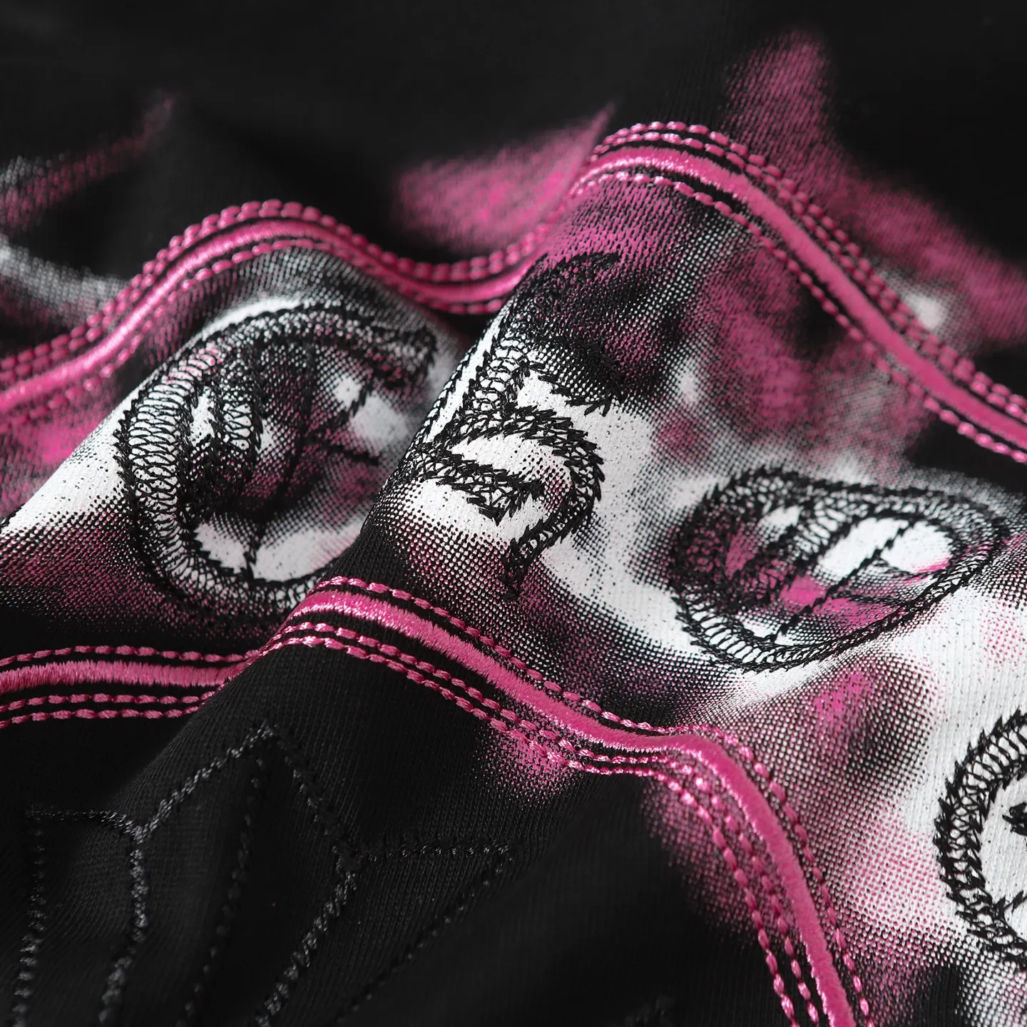 🅿️190 COME HEARTSCH/Cro Heart Purple Horseshoe Printed Embroidered Short Sleeve T-shirt Uses direct injection imported machine printing hardware and accessories, all custom-made, embroidery➕printing design Correctly configured black 2025 packaging 280 grams custom-dyed double yarn cotton version Large, loose and stylish Differentiated from the low version, slim and long version, upper body pulls the hips, correct high-density main mark, washed tag, hand-sewn Color: Black/White Size: XS-L